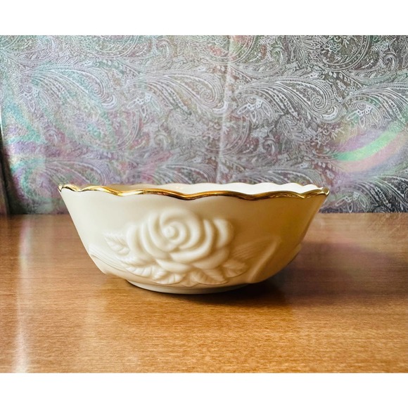 Vintage Rosebud collection by Lenox All purpose bowl with gold trim - Picture 3 of 10